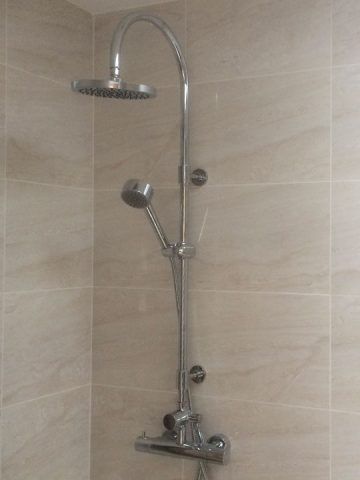 Shower installation